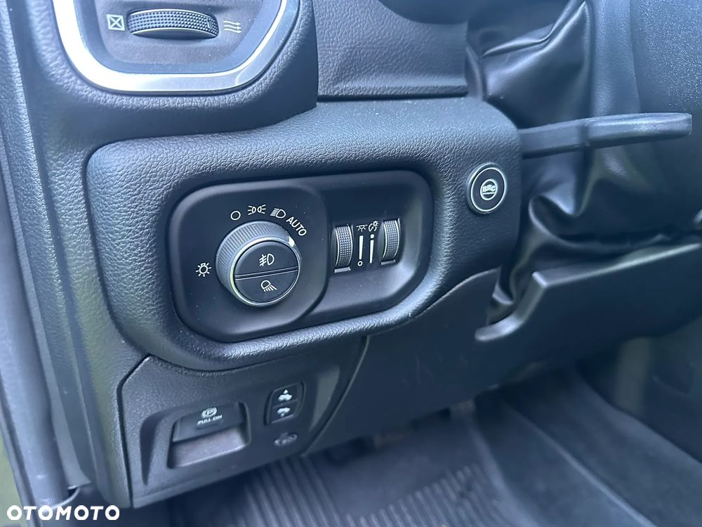 RAM 1500 5.7 Crew Cab Shortbed Laramie Black - 17