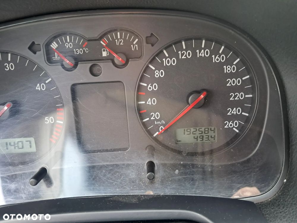 Volkswagen Golf 1.9 TDI Comfortline - 9