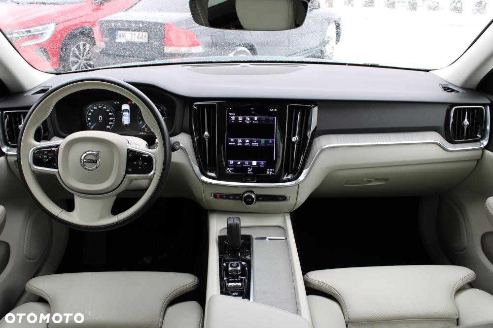 Volvo V60 Cross Country - 32