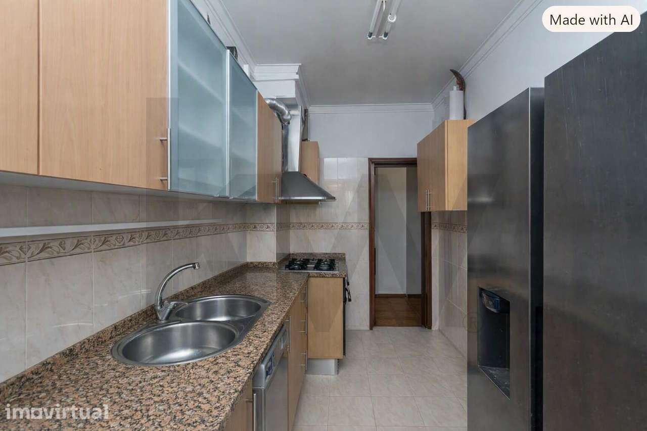 Apartamento T4 transformado em T3 na Amora - Grande imagem: 2/18