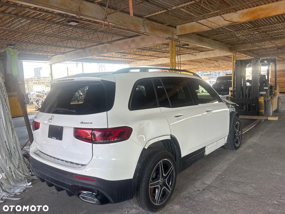 Mercedes-Benz GLB - 32