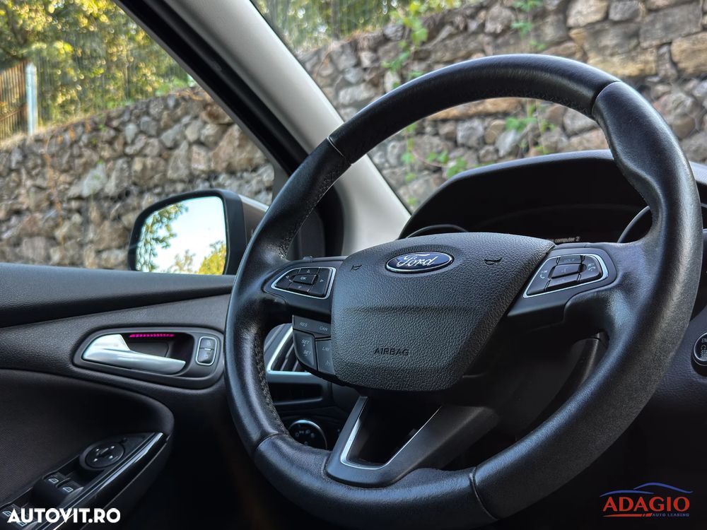 Ford Focus 1.0 EcoBoost Titanium Business - 37