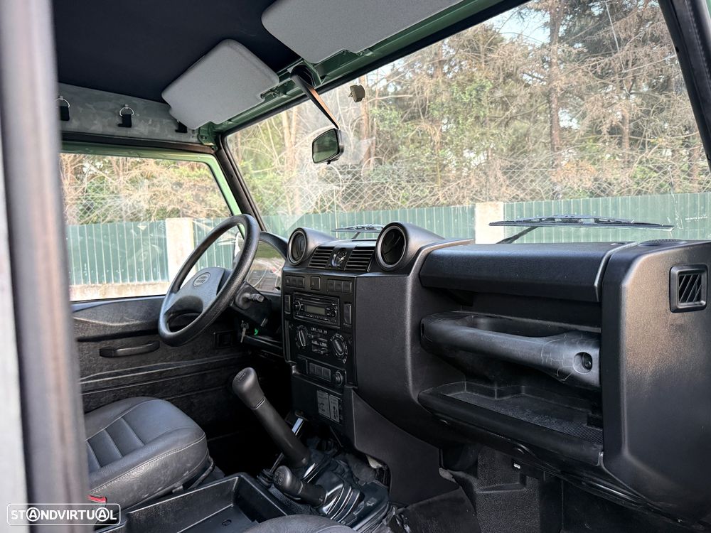 Land Rover Defender 90 2.4 CRD E - 12