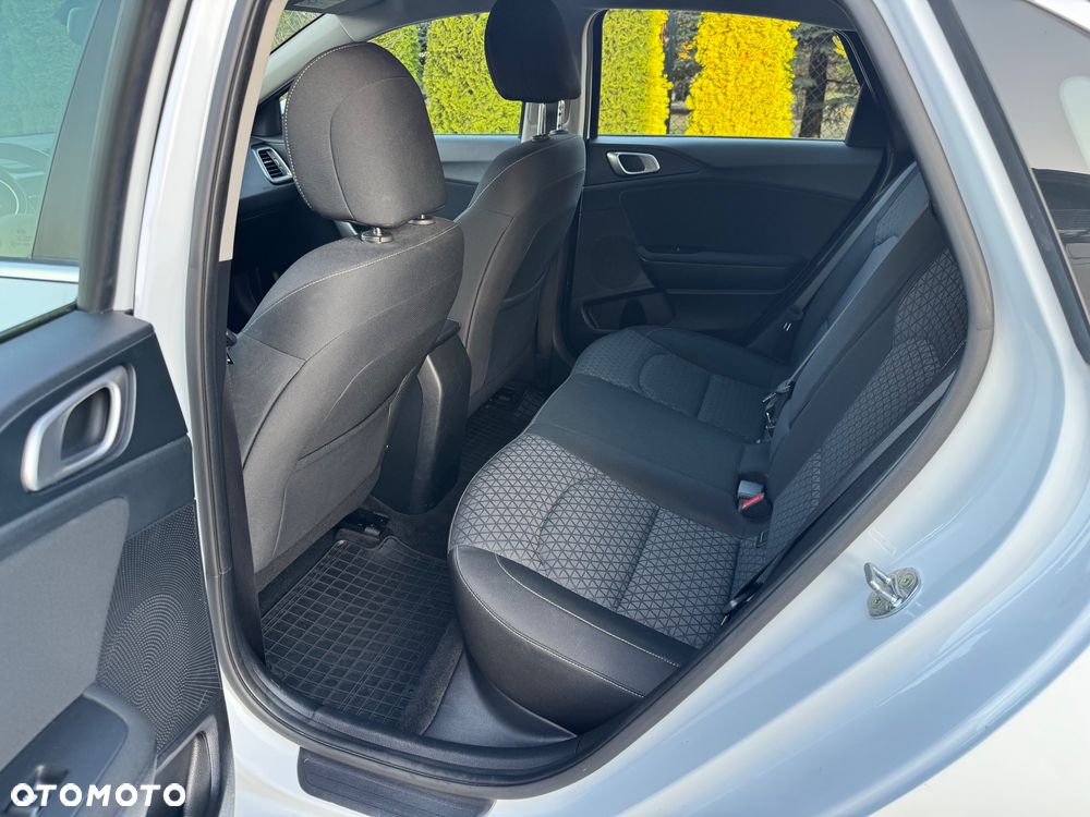 Kia Ceed 1.6 CRDi mHEV M - 31