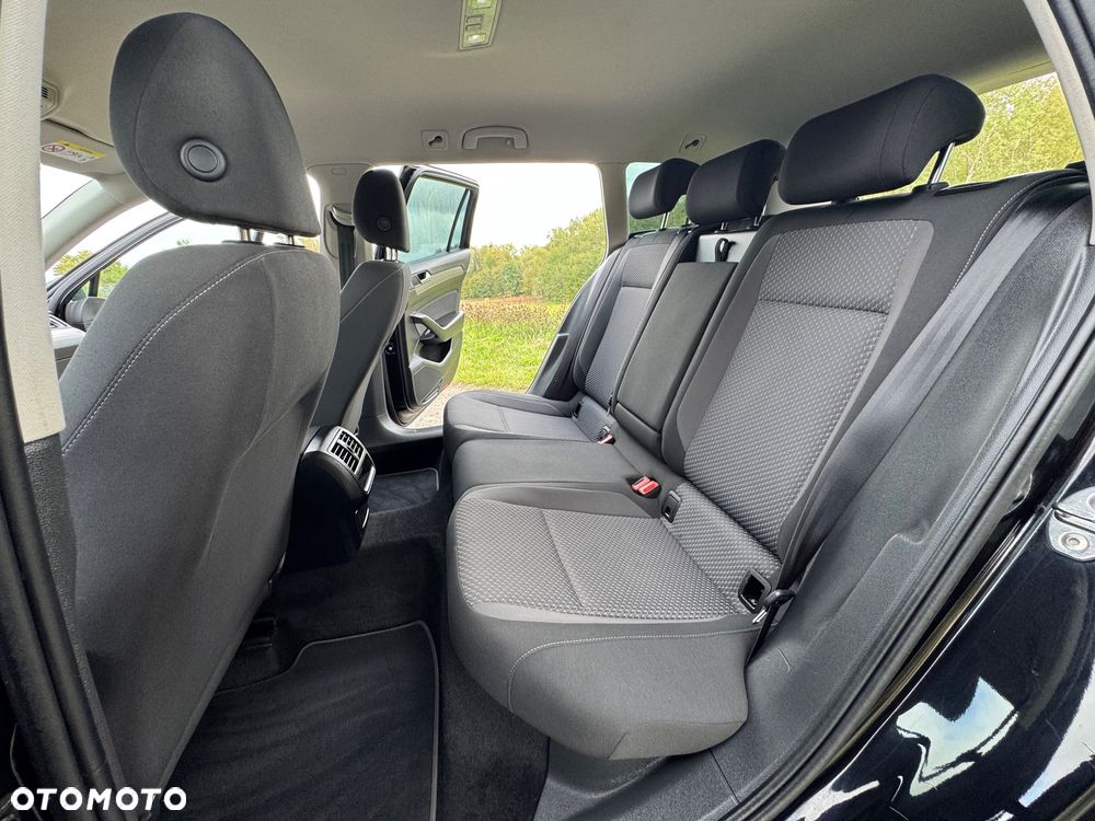 Volkswagen Passat - 29