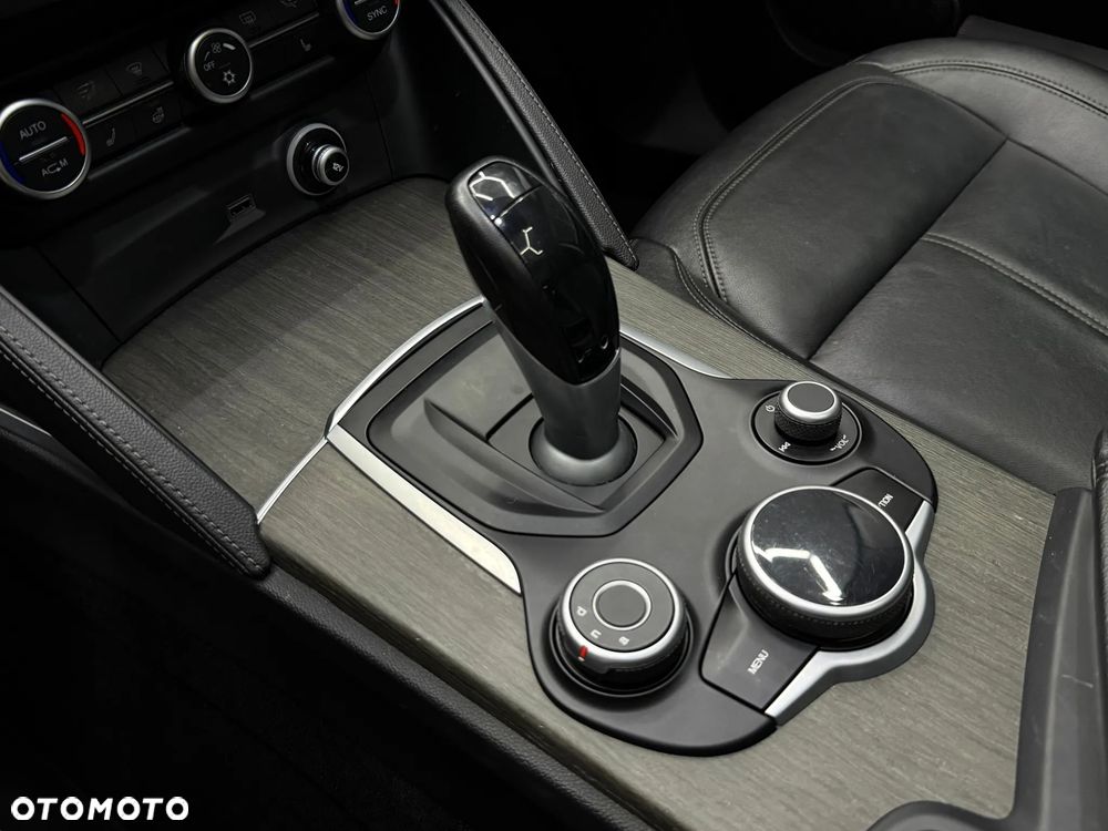 Alfa Romeo Stelvio - 18