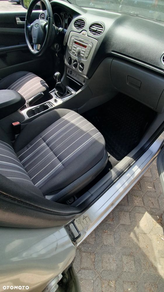 Ford Focus 2.0 Trend + - 11