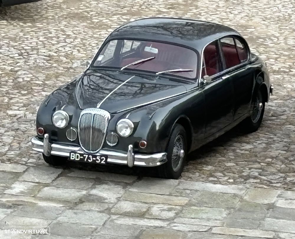 Daimler Double Six - 1