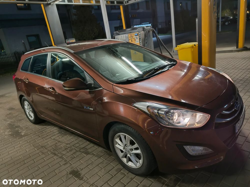 Hyundai i30 blue Kombi 1.6 CRDi Classic - 31