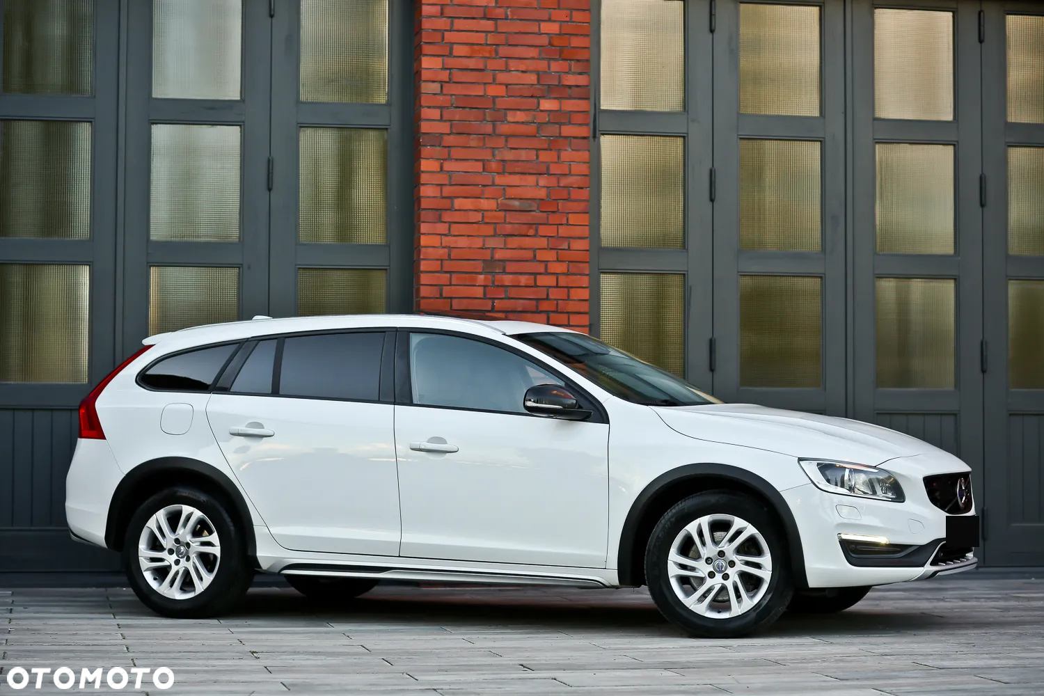 Volvo V60 Cross Country D4 Summum - 4