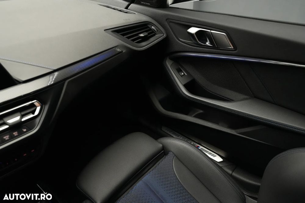 BMW M1 M135i xDrive AT - 24