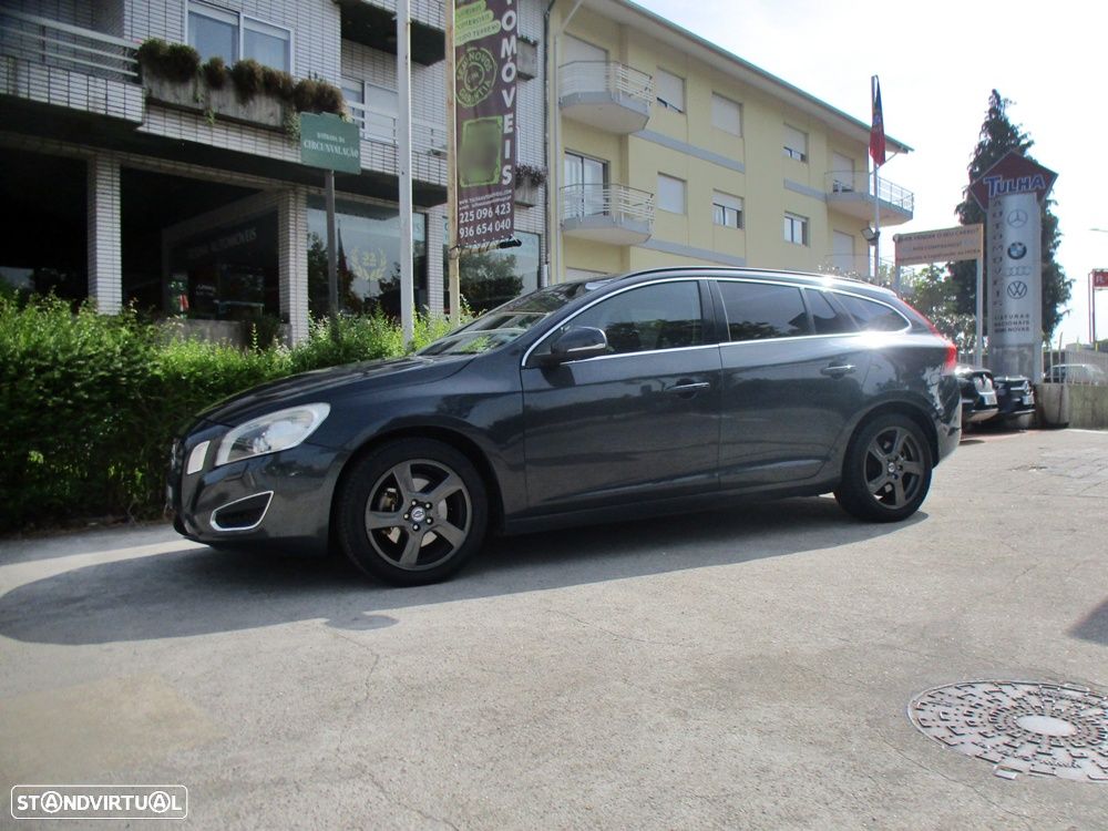 Volvo V60 DRIVe Momentum - 1