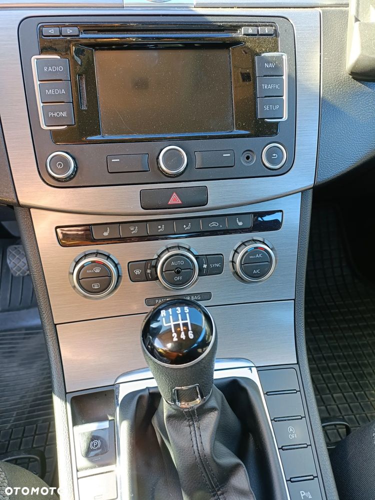 Volkswagen Passat 2.0 Blue TDI SCR Comfortline - 13