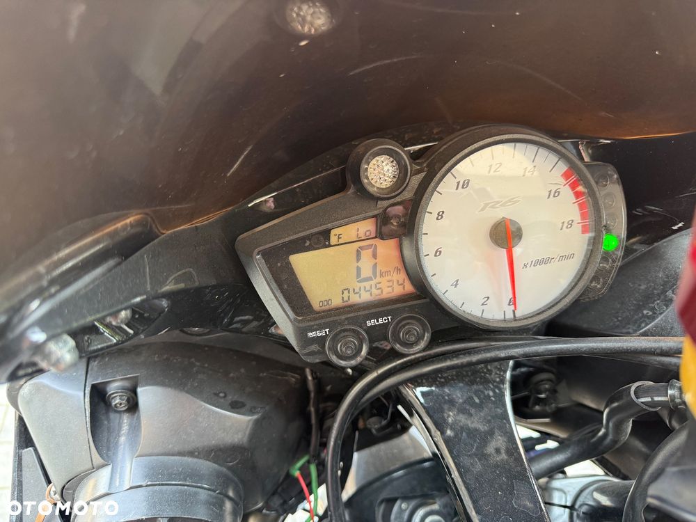 Yamaha R6 - 6