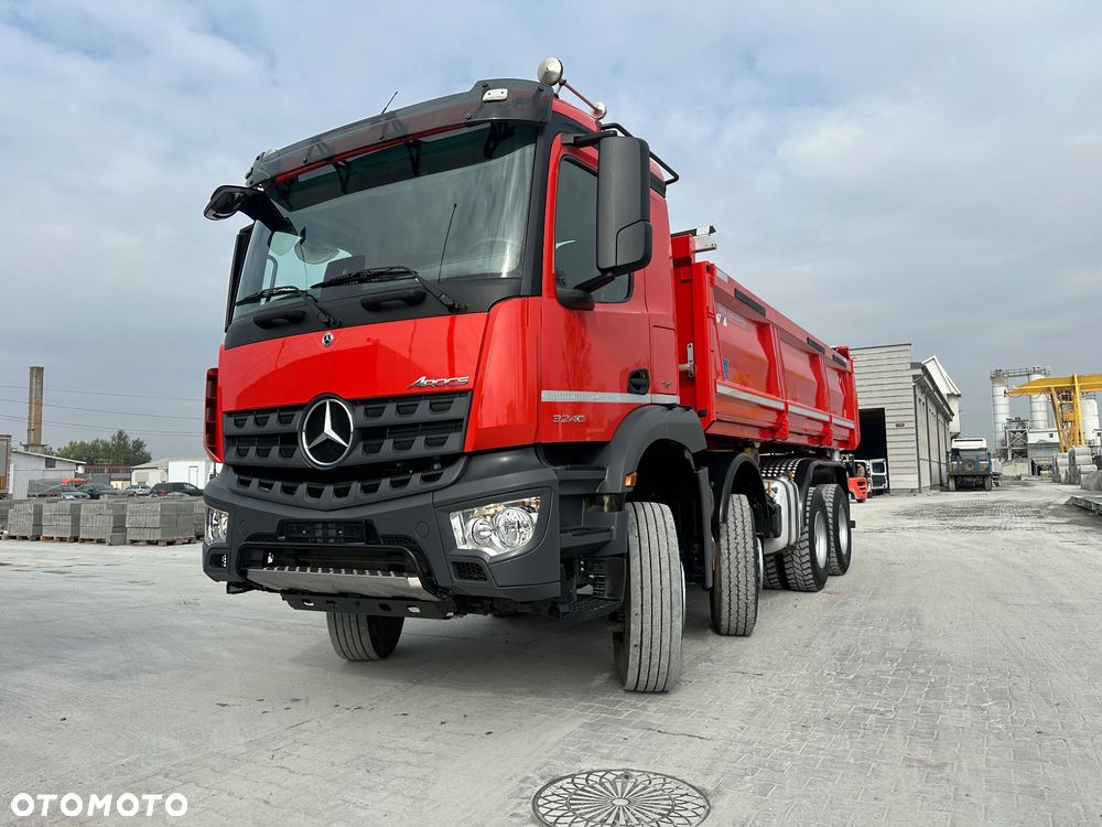 Mercedes-Benz Arosc 3246 - 11