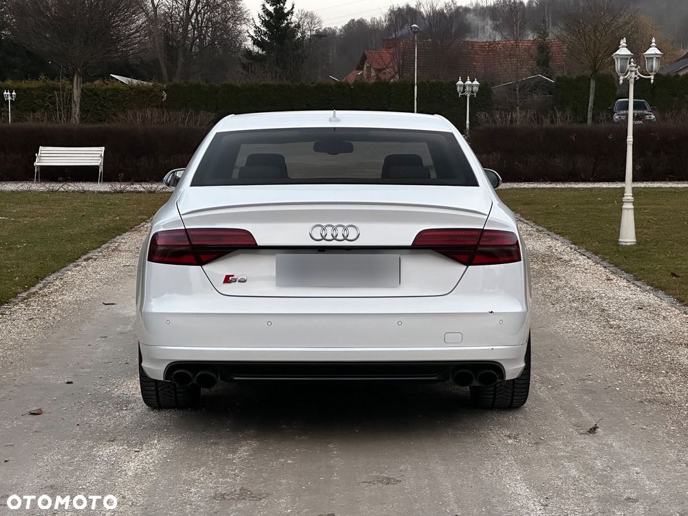 Audi S8 - 4