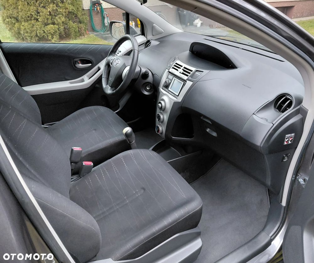 Toyota Yaris 1.3 VVT-i Executive - 13