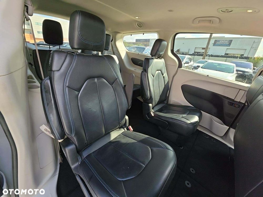 Chrysler Pacifica - 15