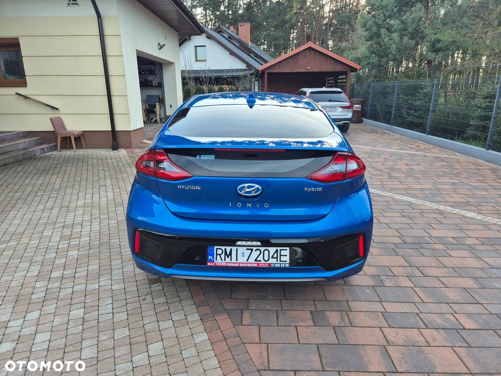 Hyundai IONIQ - 10