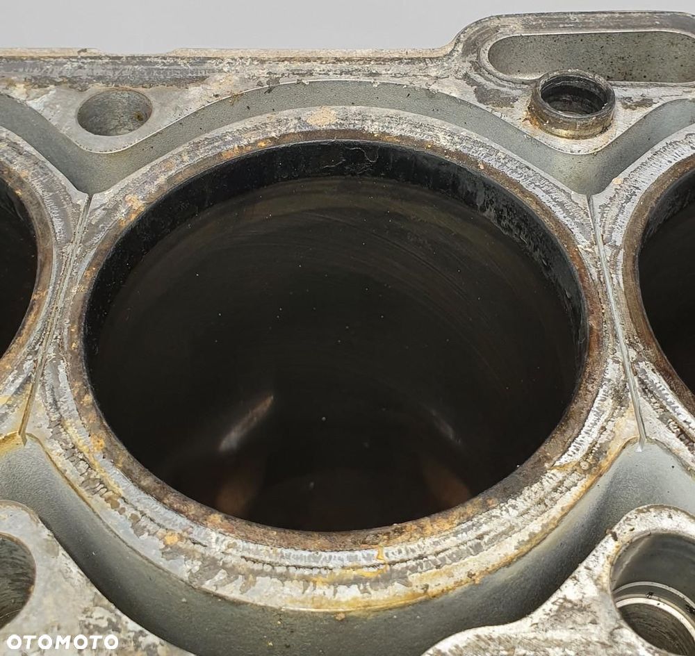BLOK SILNIKA VOLVO XC90 XC70 V70 S80 XC60 2.4 D5 30677367 - 11