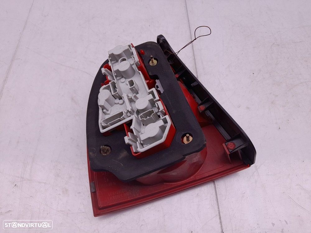 Farolim direito VOLKSWAGEN Passat (3B3) - 3