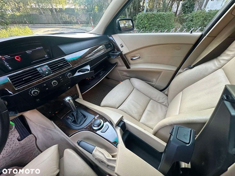 BMW Seria 5 540i - 11