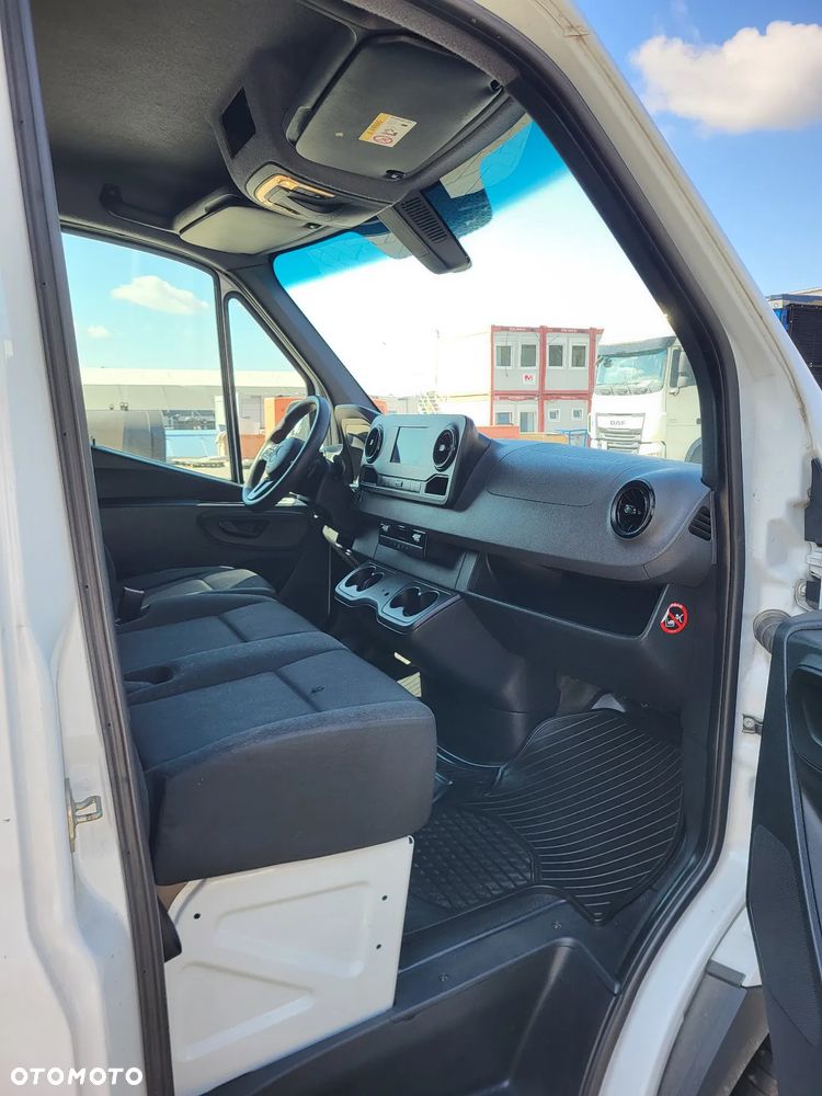 Mercedes-Benz Sprinter - 10