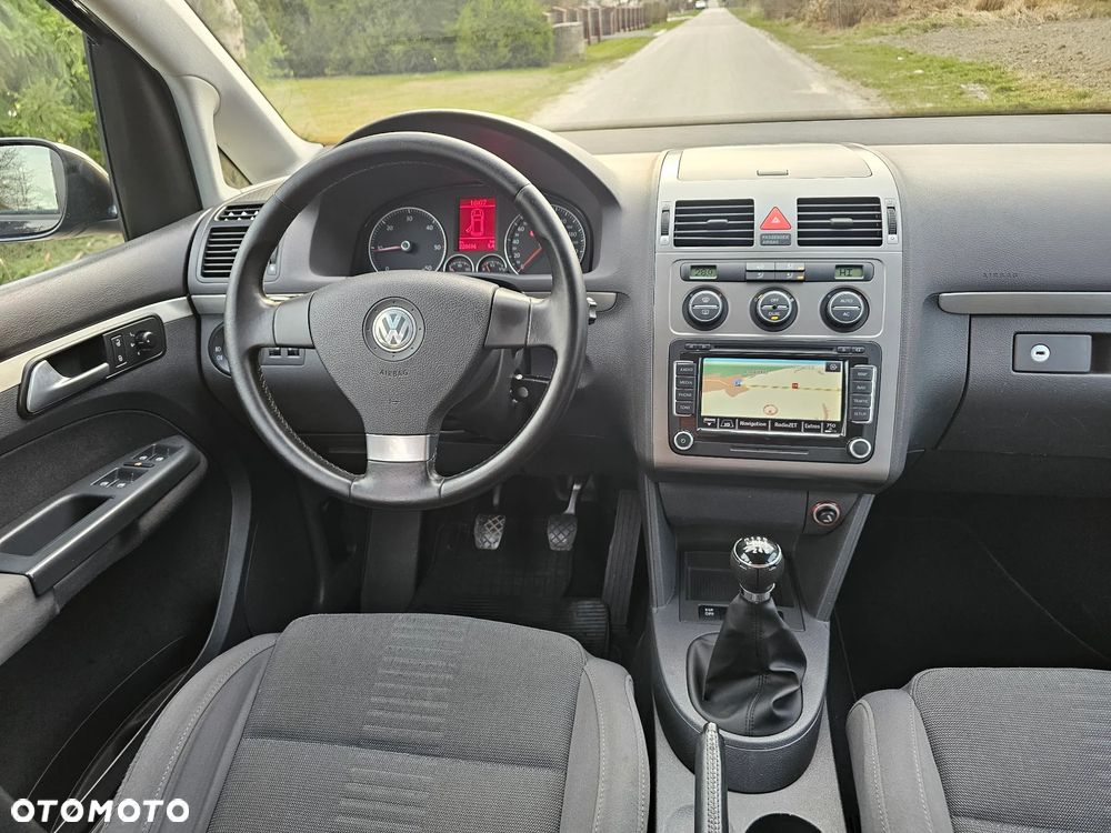 Volkswagen Touran 2.0 TDI DPF Highline - 11