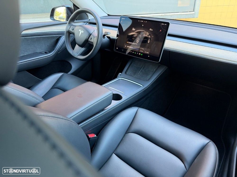 Tesla Model Y - 10