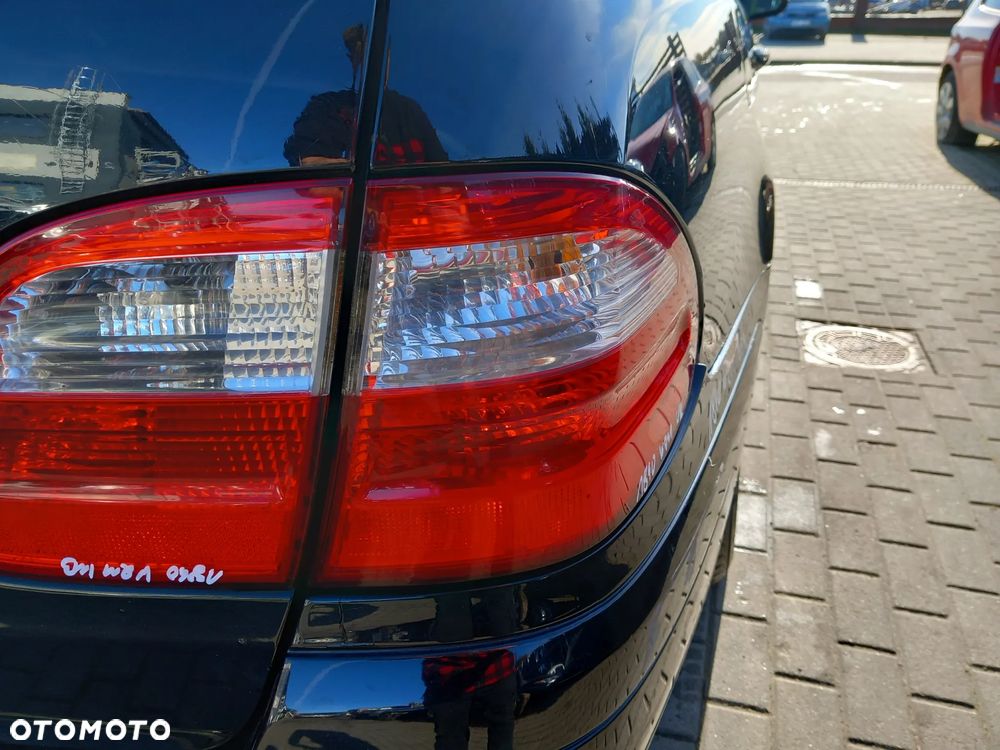 MERCEDES W211 LAMPA PRAWA TYLNA PRAWY TYŁ W BŁOTNIK KOMBI - 2