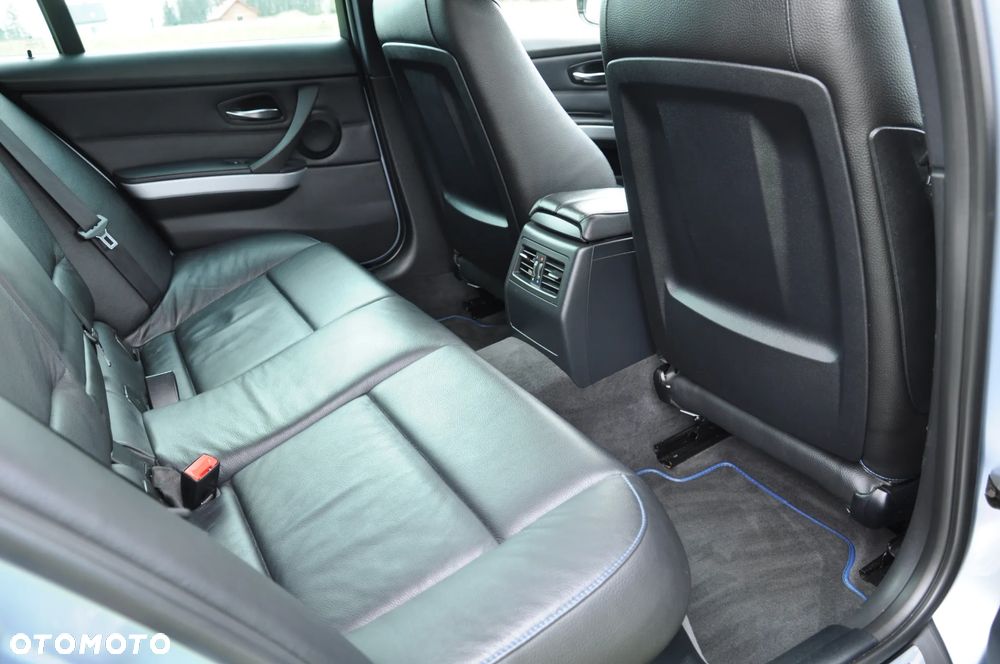 BMW Seria 3 320d - 27