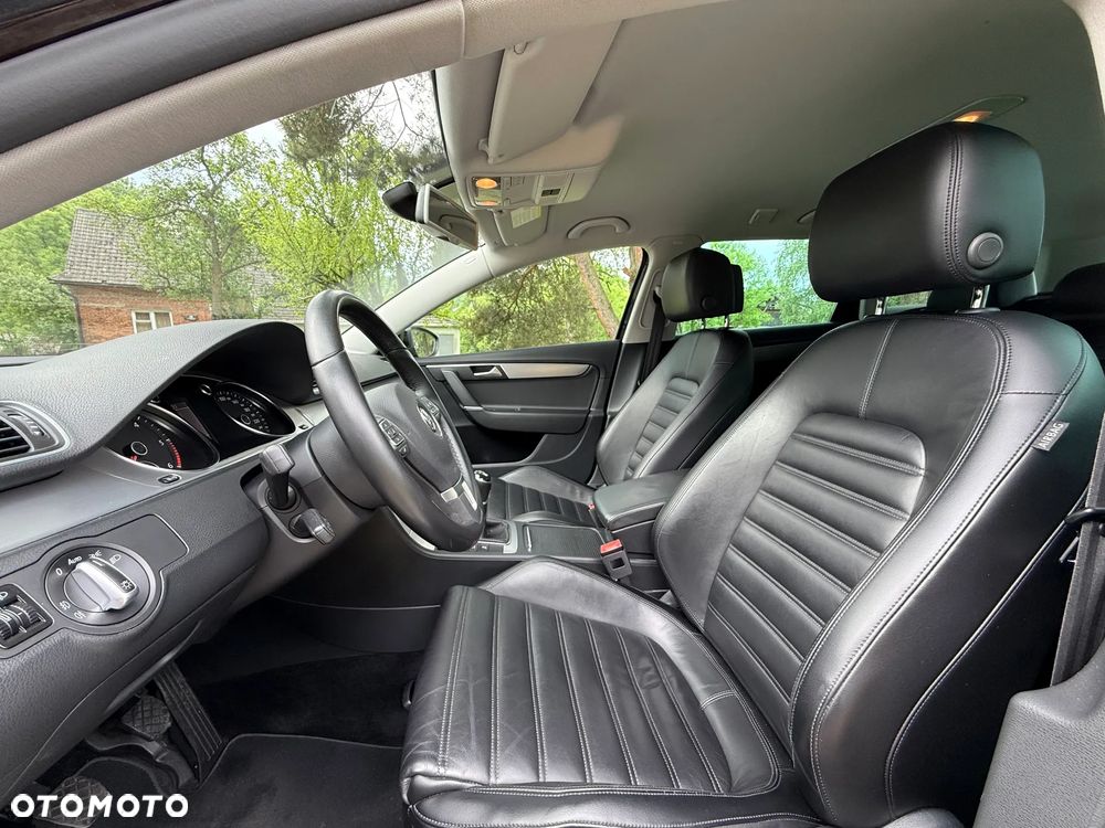 Volkswagen Passat Variant 2.0 Blue TDI SCR Highline - 16