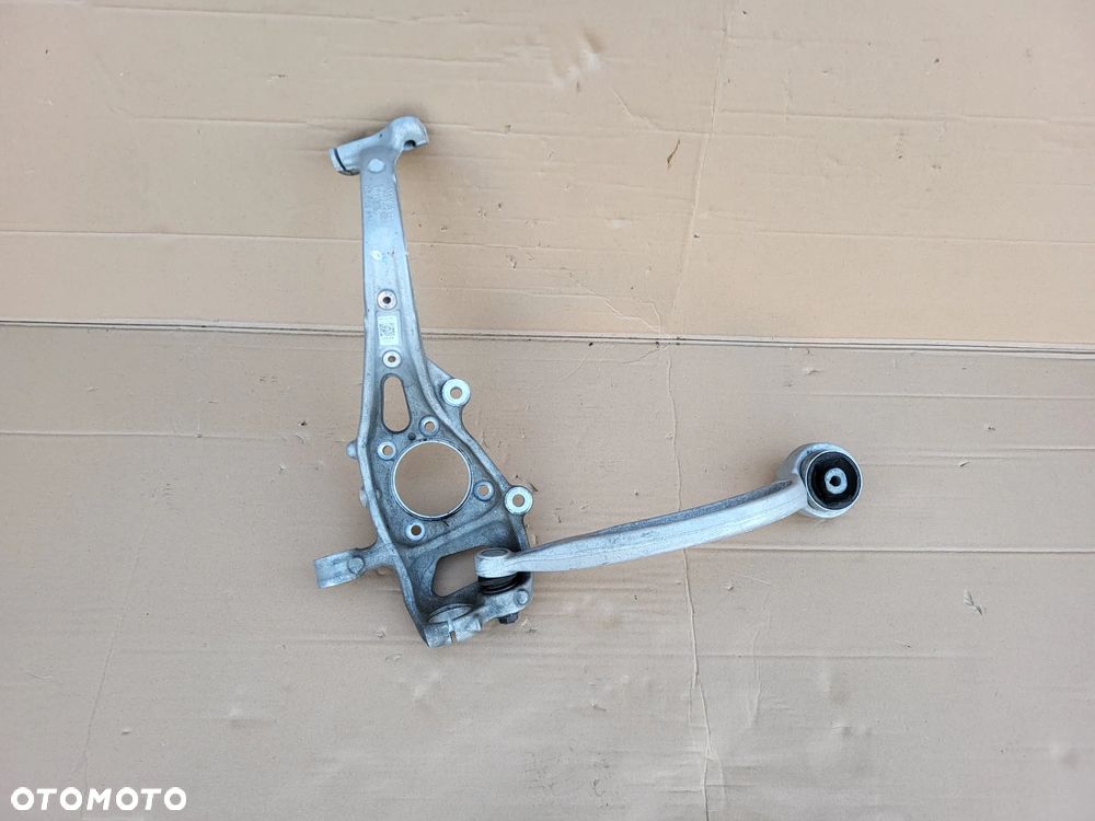 ZWROTNICA PRAWA AUDI A4 B9 A5 8W 8W0407560 - 1