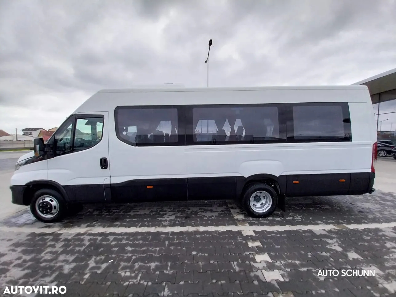Iveco Bus - 22+1+1 locuri - 6