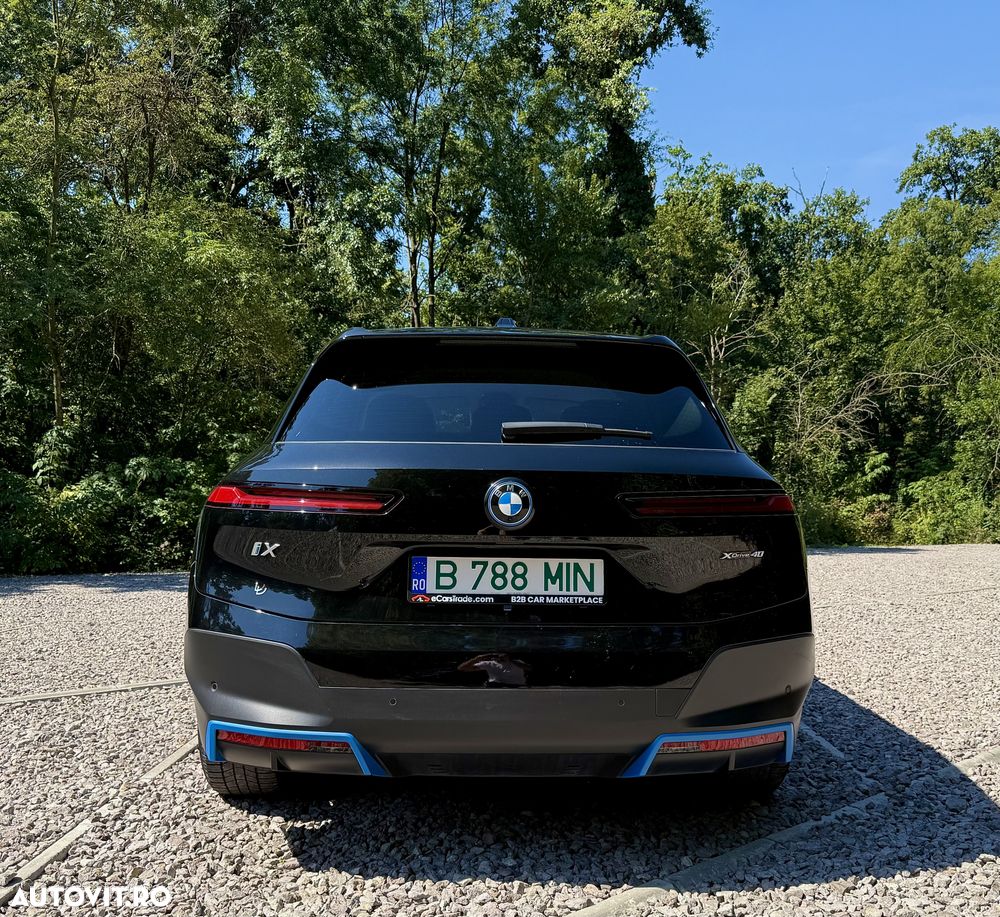 BMW iX - 4
