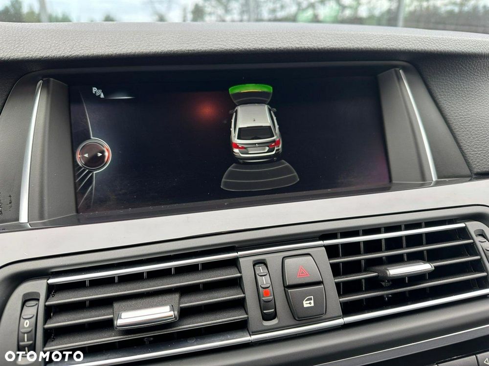 BMW Seria 5 525d xDrive - 27