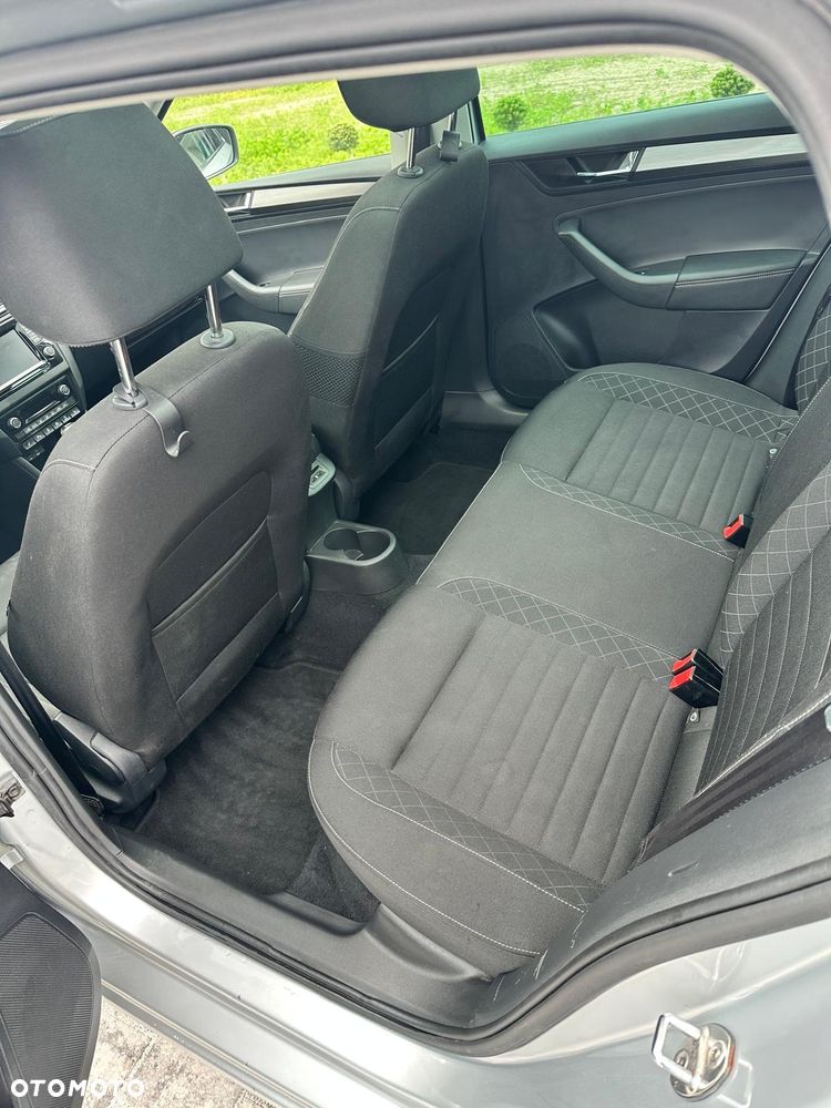 Skoda RAPID 1.4 TSI Emotion Plus DSG - 12