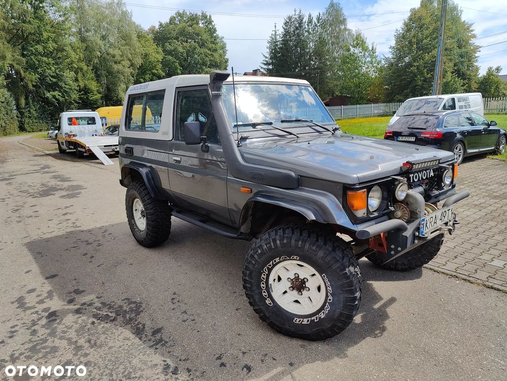 Toyota Land Cruiser - 1