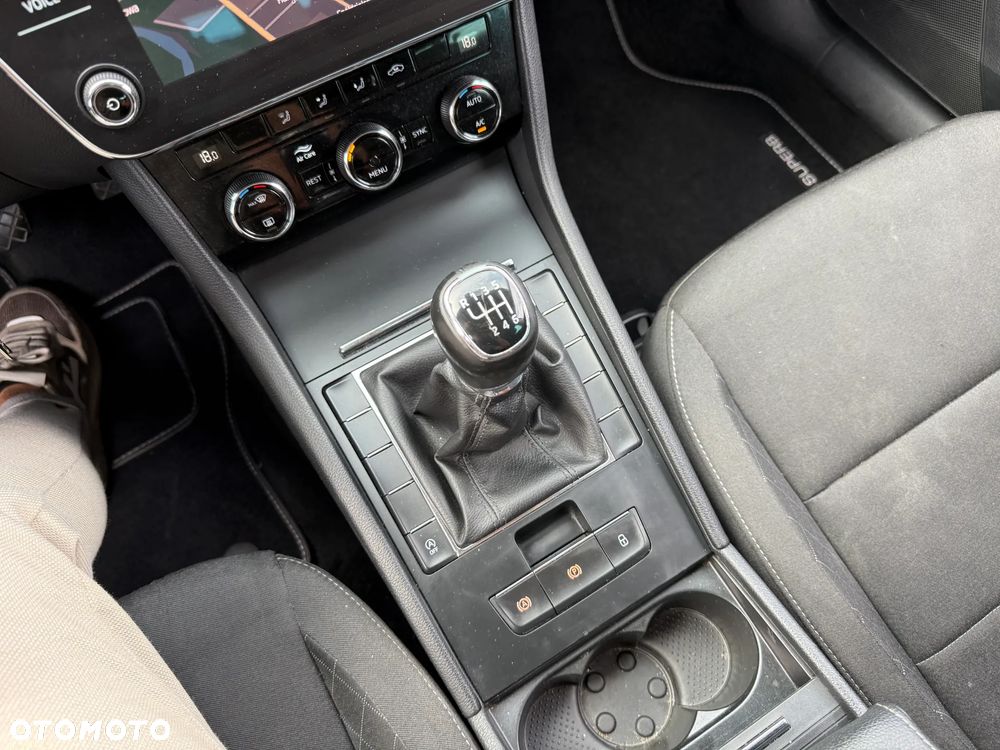 Skoda Superb 2.0 TDI Premium Edition - 21