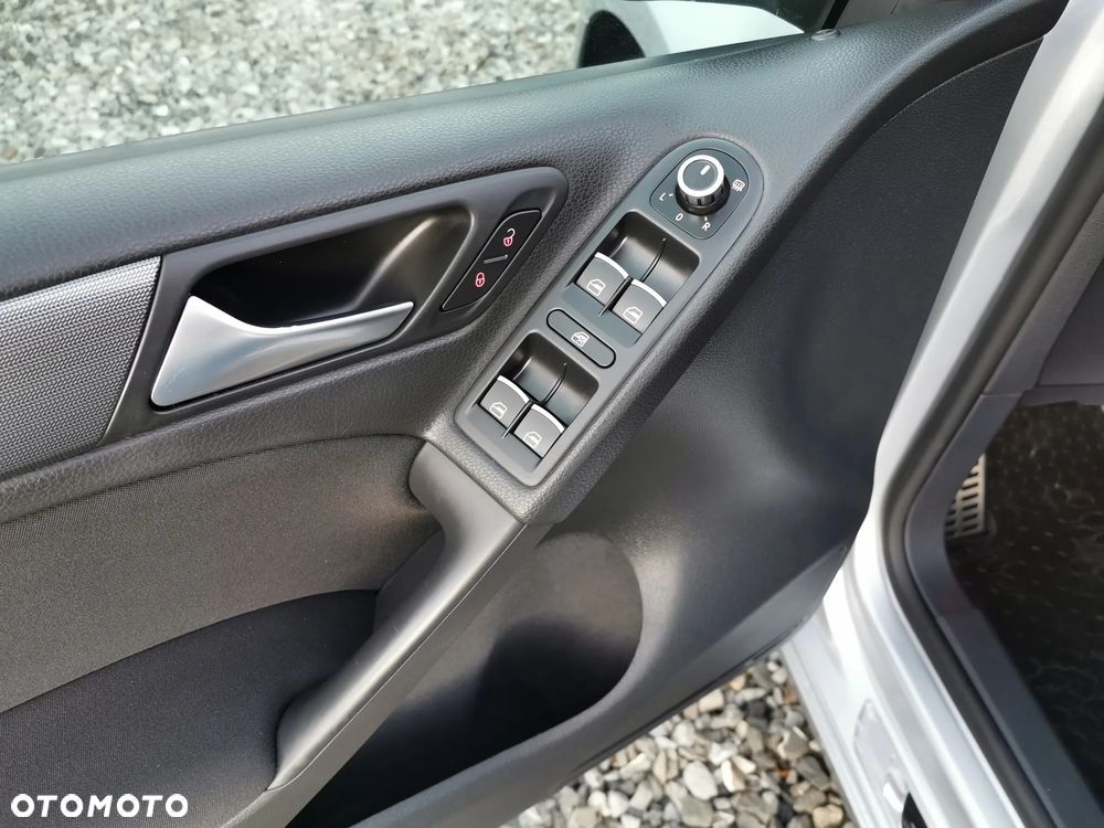 Volkswagen Golf - 34