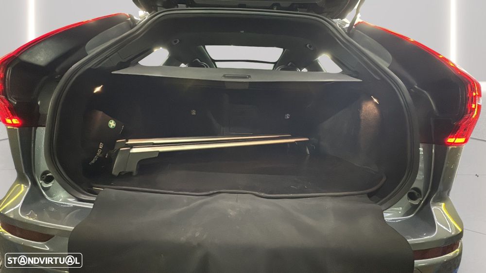 Volvo XC 60 2.0 T8 PHEV R-Design AWD - 29