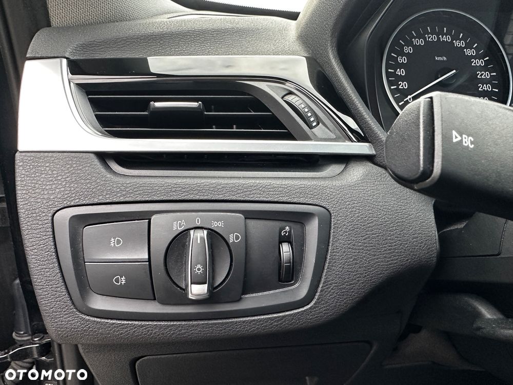 BMW X1 xDrive20i Sport Line - 36