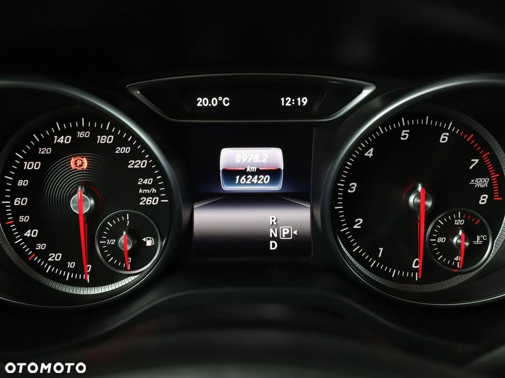 Mercedes-Benz CLA 200 7G-DCT Urban - 23