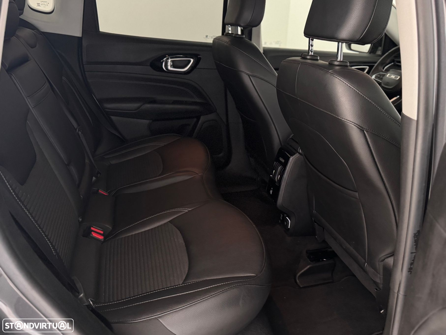 Jeep Compass - 26