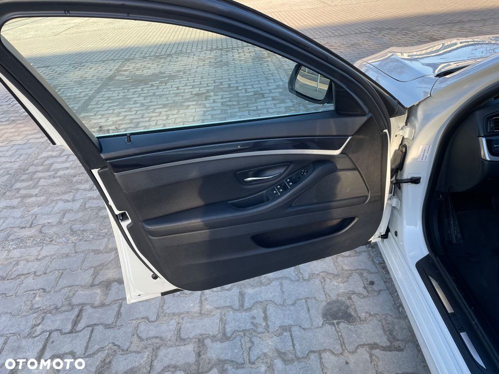 BMW Seria 5 520d xDrive - 8