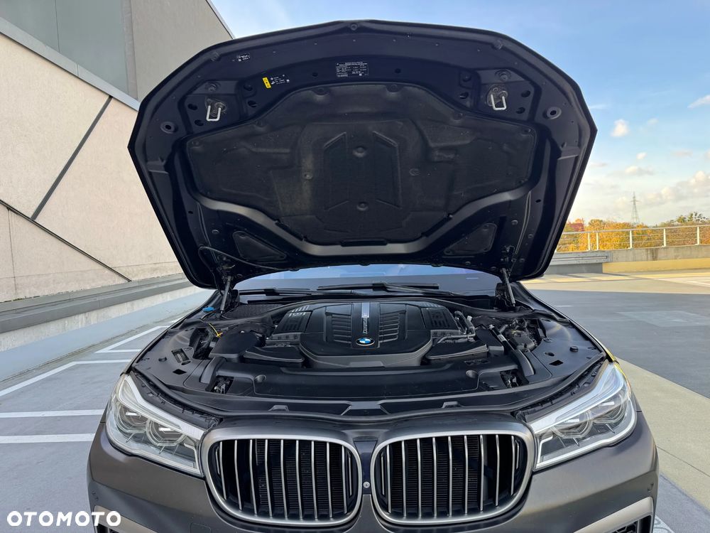 BMW Seria 7 M760Li xDrive - 39