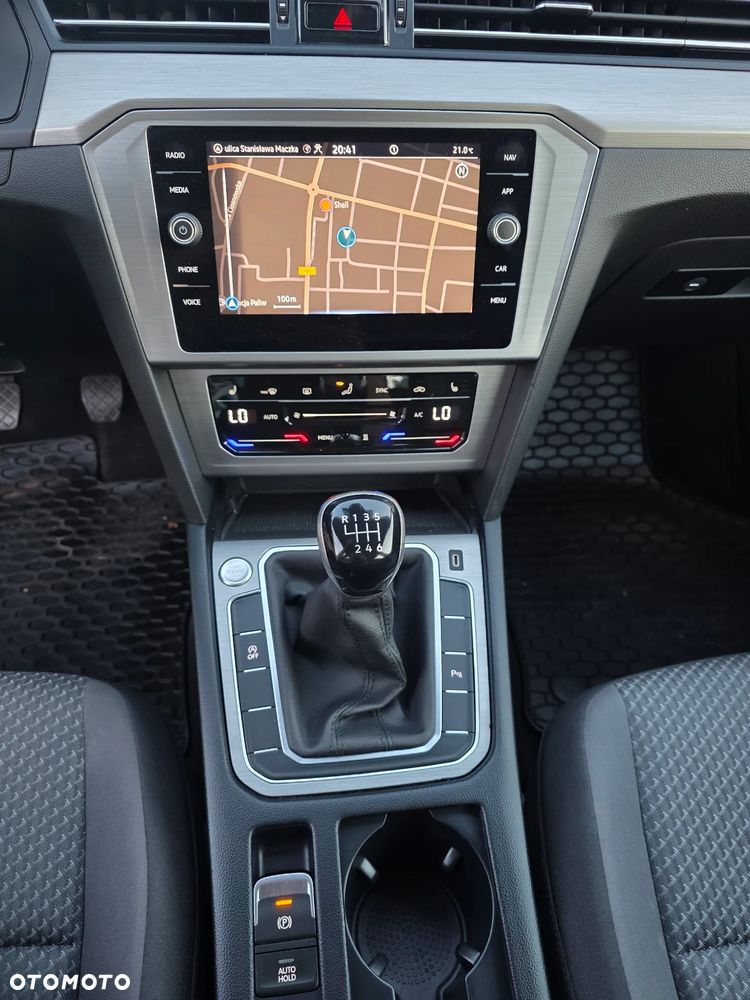 Volkswagen Passat - 17