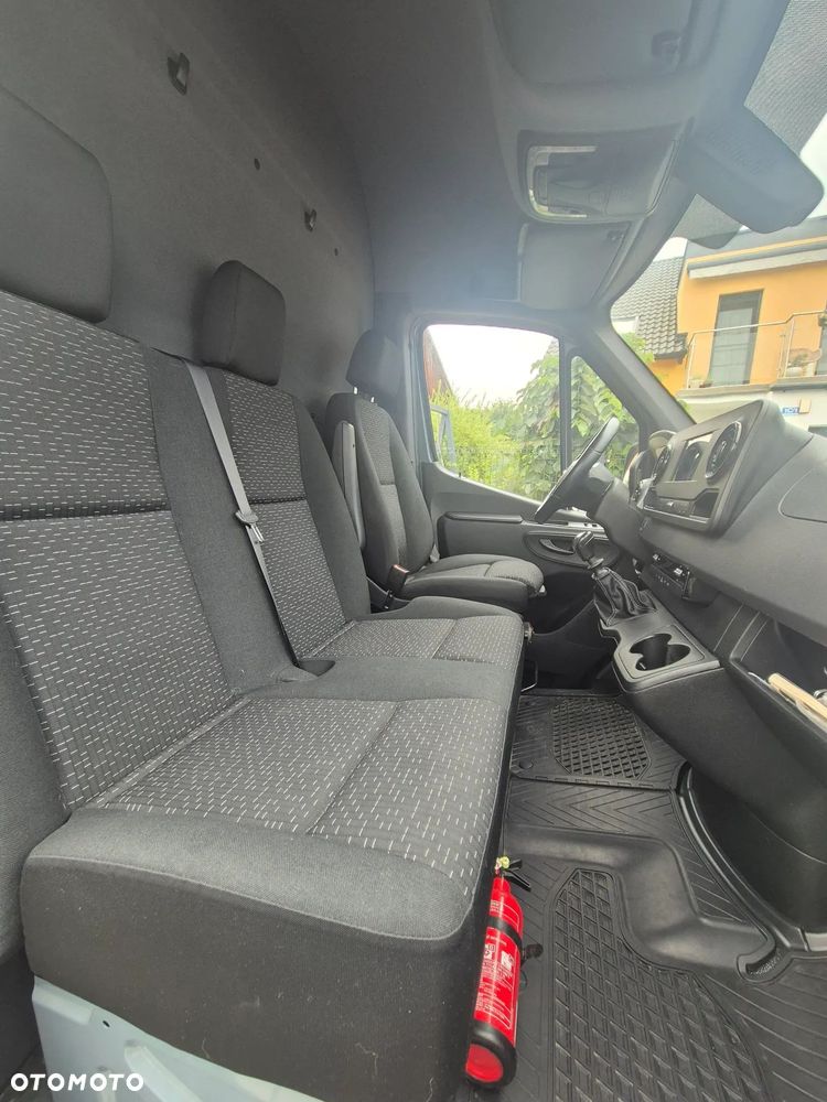 Mercedes-Benz Sprinter - 13