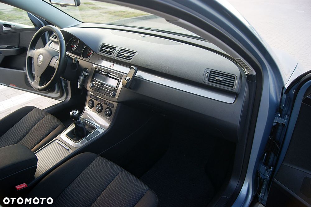 Volkswagen Passat 2.0 TDI DPF BlueMotion Technology Comfortline - 25