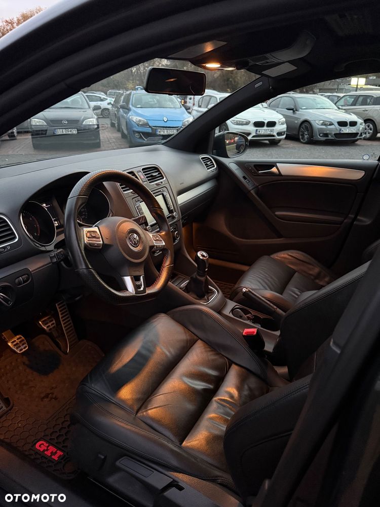 Volkswagen Golf - 11